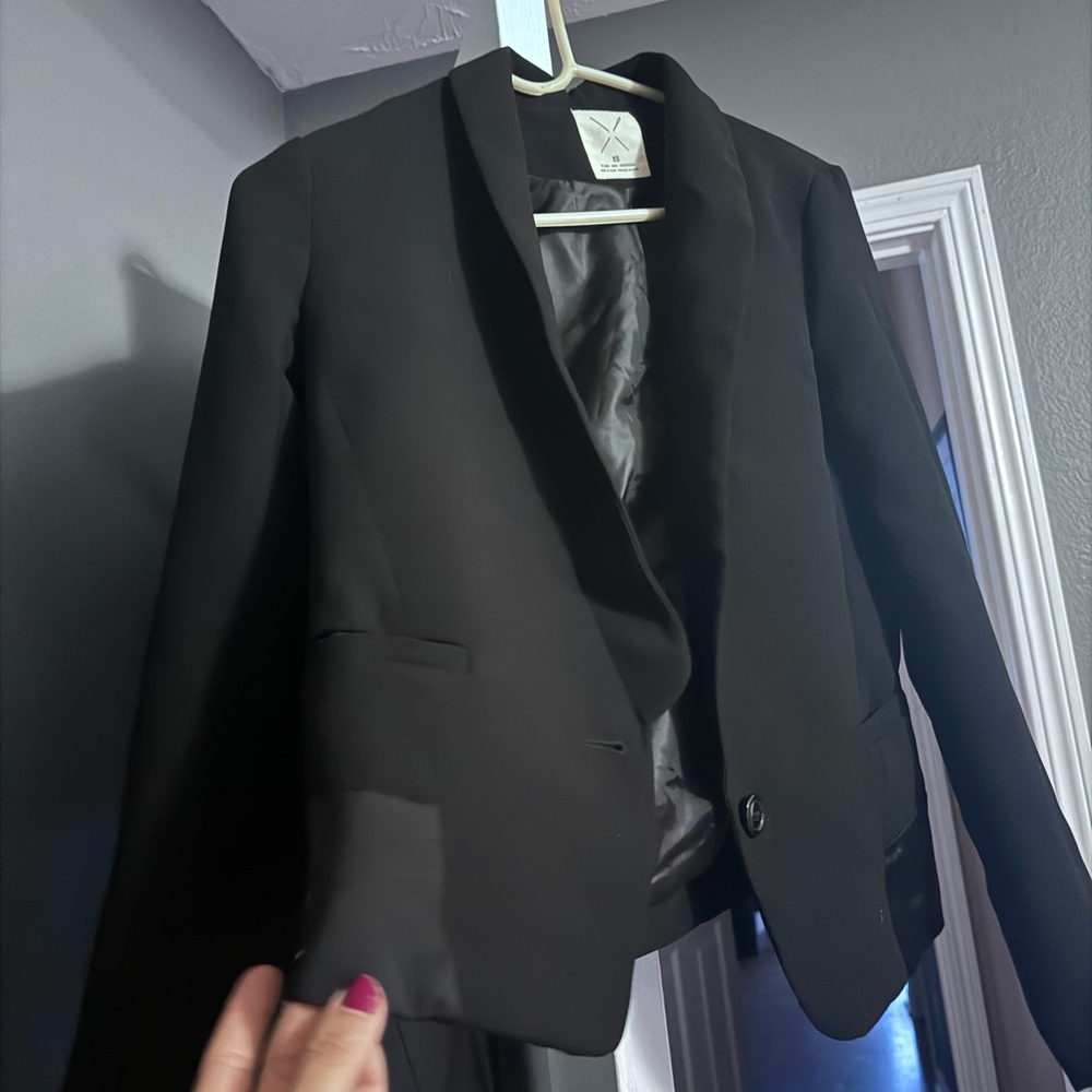 Women’s blazer from UO brand Pins and Needles. Size: XS perf condition.